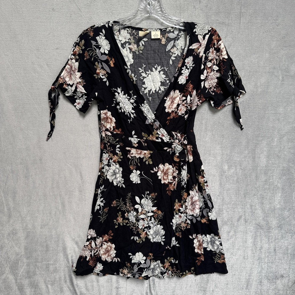 Sky And Sparrow Dress Womens Small Black‎ Floral Wrap Short Sleeve Mini V Neck